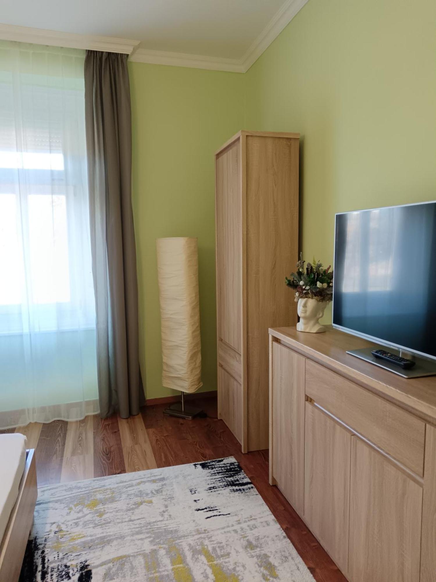 Harsfa Apartman Makó Buitenkant foto